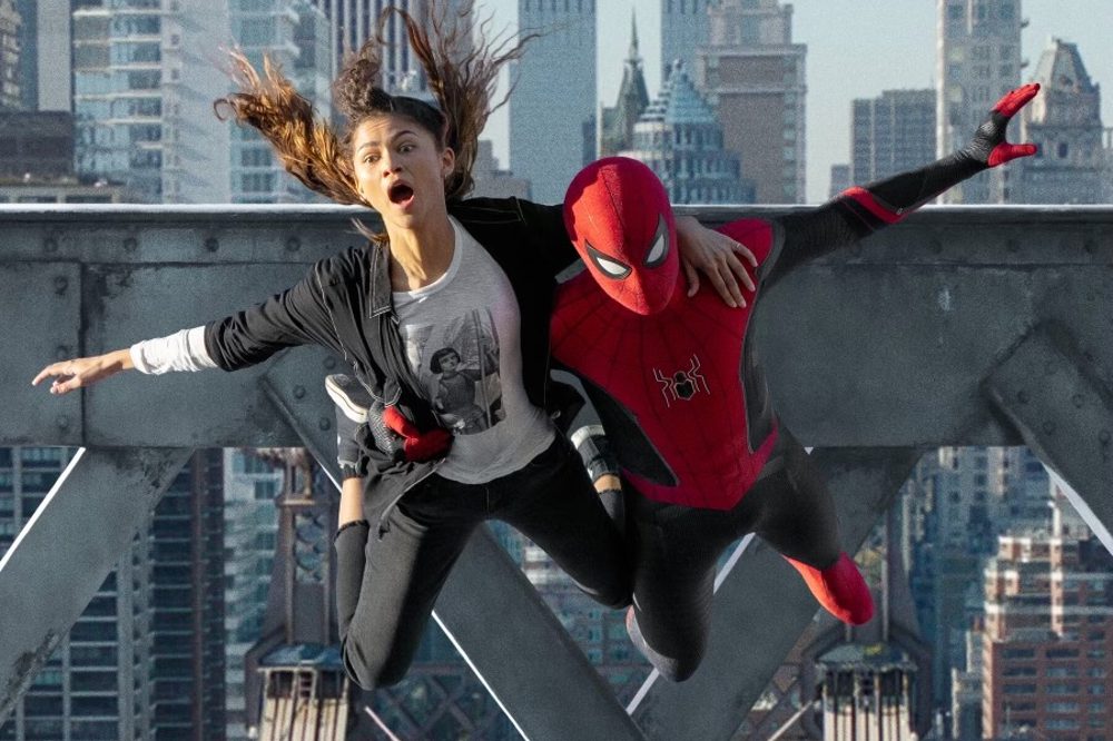 Spider-Man No Way Home Review, Zendaya, Tom Holland, Jon Watts, Marvel Studios, MCU, Doctor Strange, Michelle Jones-Watson, Ned, Doctor Octopus, Green Goblin, Sandman, Electro, Lizard, Venom, Vulture, Mysterio, Sony Pictures, Amazing Spider-Man, Mark Webb, Sam Raimi, Aunt May, Happy Hogan opening box office