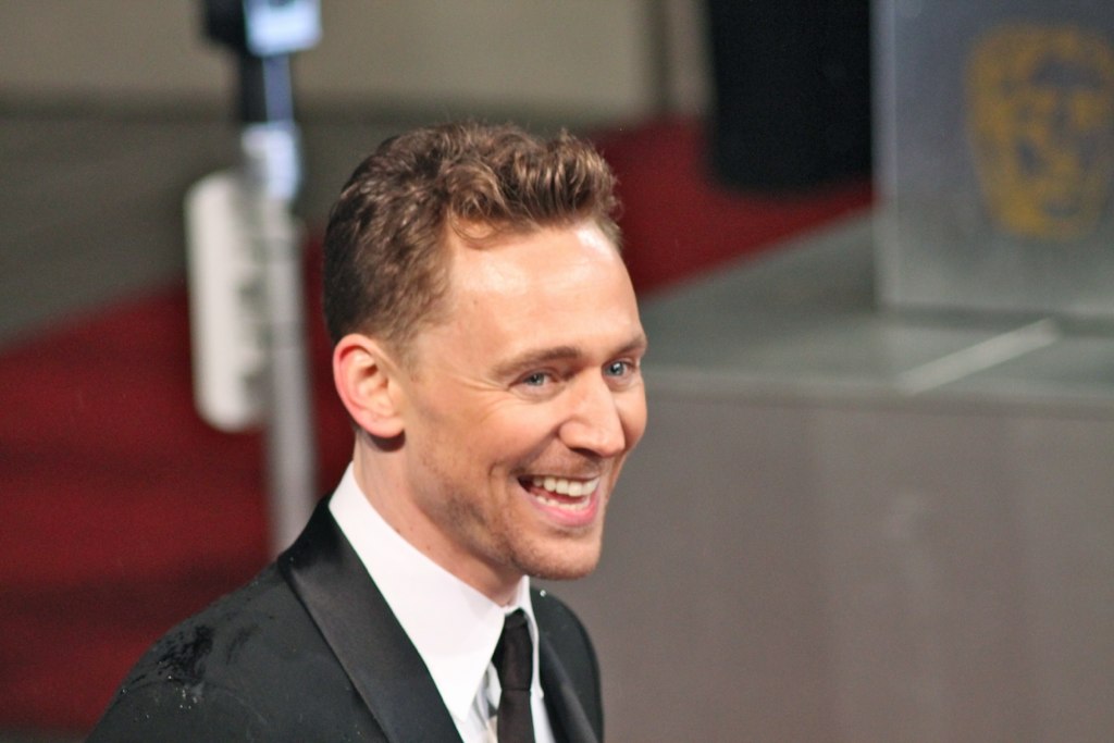 tom hiddleston smiling close up