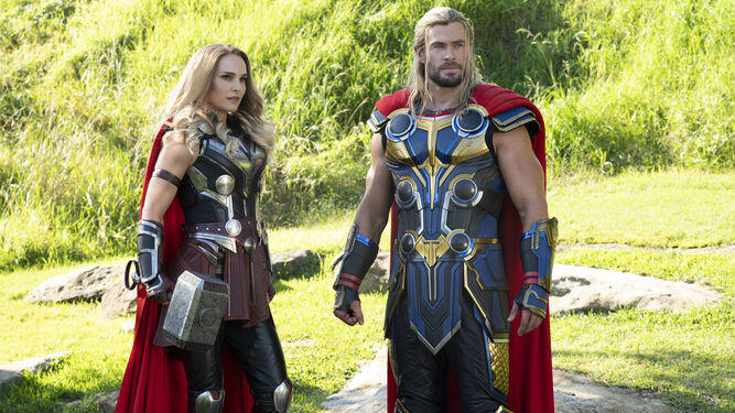 damo on X: Insane how Marvel are too obsessed CGI'ing everything that  they'd rather have Thor and Jane Foster look like Snapchat filters than to  wear an actual helmet lmao  /